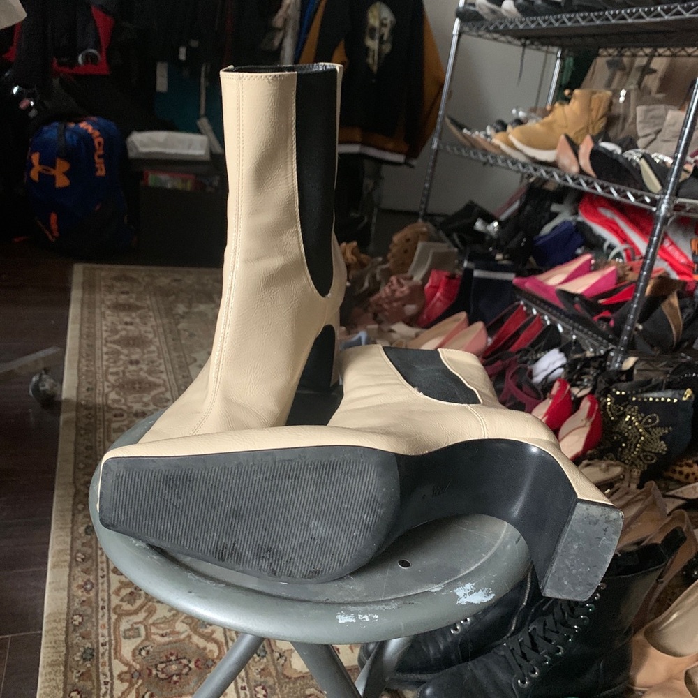 Ladies Shoes - Picture 2 of 15